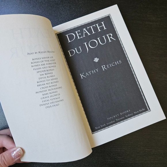 4/$25 Death du‎ Jour by Kathy Reichs - Paperback - Picture 2 of 5